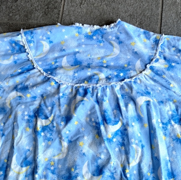 Lang of Salz Lung Women 1X Sleeping Moon And Stars Celestial Flannel Nightgown - Picture 9 of 12